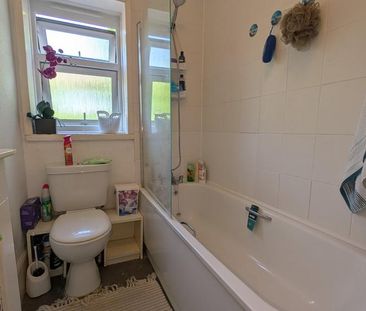 3 bedroom flat to rent - Photo 5