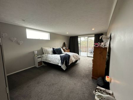 A spacious Brighton home! - Photo 4
