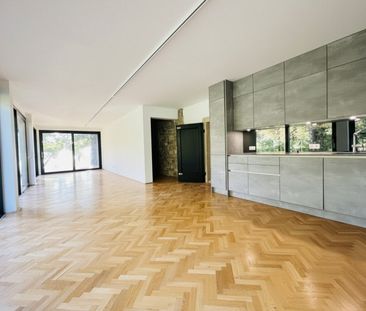 Ca. 3000 m² weitläufiges und stilvoll gestaltetes Gartenareal mit T... - Photo 2