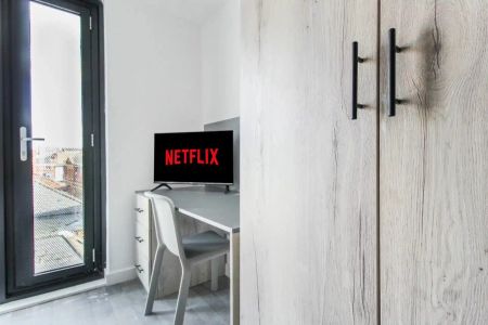 Studio (Top Floor) - Photo 5