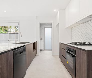 BRAND NEW FOUR BEDROOM TOWNHOUSE - Photo 2