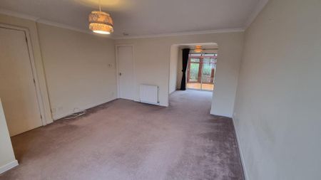 3 bedroom detached house to rent - Photo 2