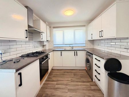 3 bedroom detached house to rent - Photo 5