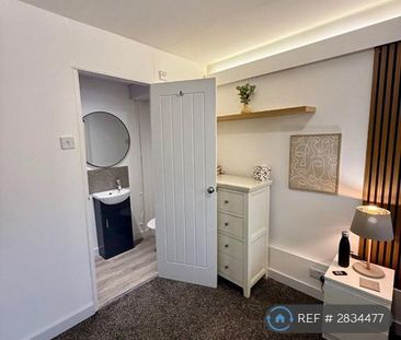 1 bedroom in a house share to rent - Photo 1