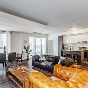 2 Bedroom Furnished Apartment In Laval - Photo 2