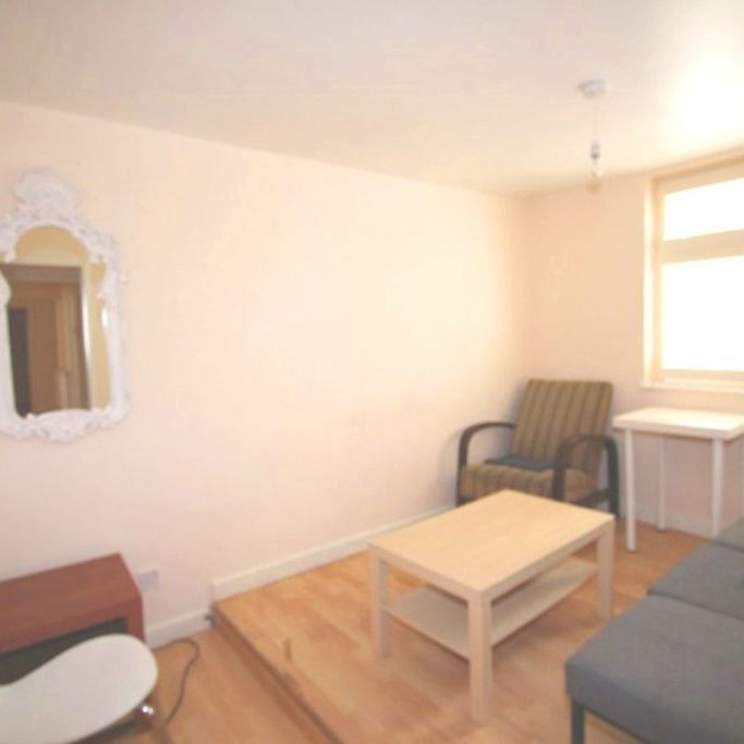 STUDENT Three Dbl Bed Flat – Kingston (Mill Place, KT1) - Photo 1
