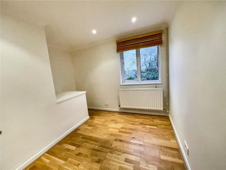 2 bedroom maisonette to rent - Photo 2