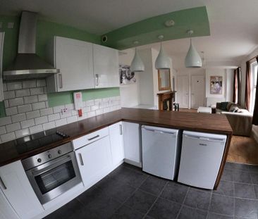 6 bedroom terraced house to rent - Photo 4