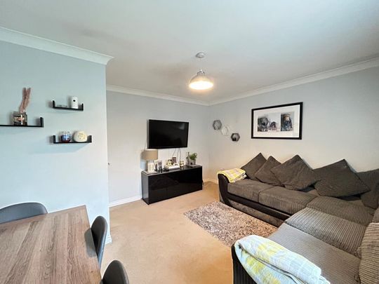 3 bedroom flat to rent - Photo 1