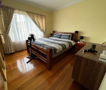22 Riviera Road, Avondale Heights VIC 3034 - Photo 2