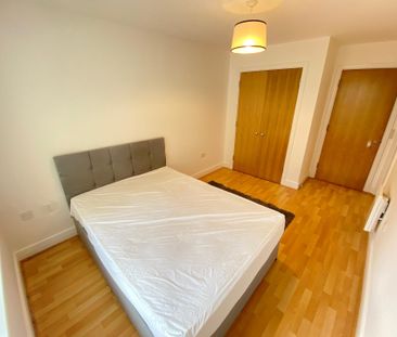 Spacious 1-Bed Flat Saint David's Square - Photo 3