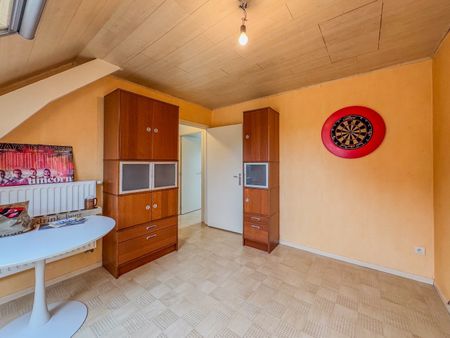 Prachtig gerenoveerde woning met 4 slaapkamers, dubbele carport en tuin. - Photo 2