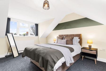 6 bedroom detached house to rent - Photo 5