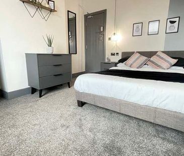 Salisbury Grove, LS12 - Photo 1