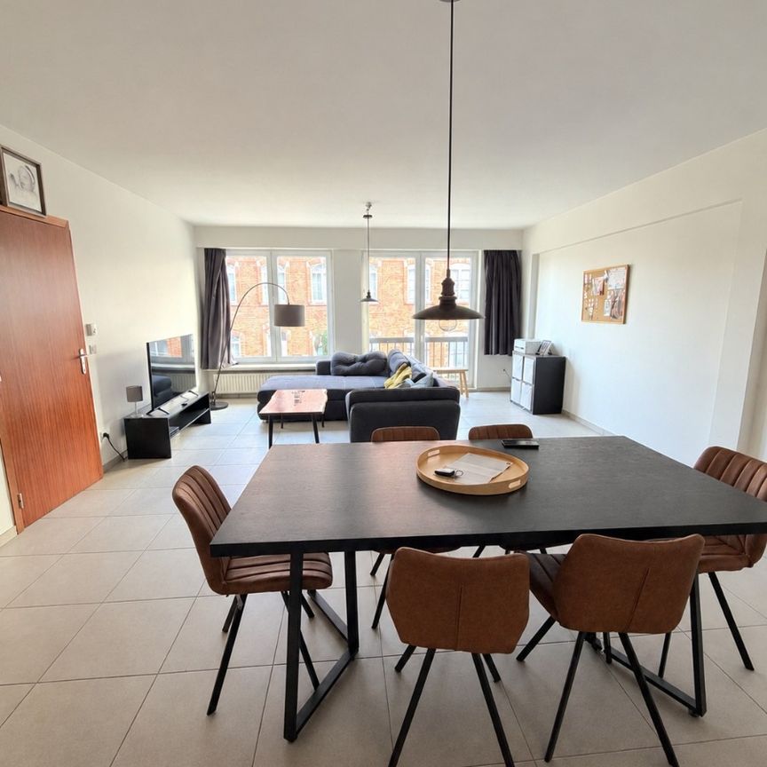 Appartement met 3 slaapkamers en garage in centrum Zwevezele - foto 1