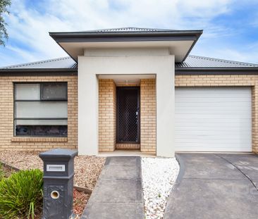 32 Mayesbrook Road, Manor Lakes - Photo 2