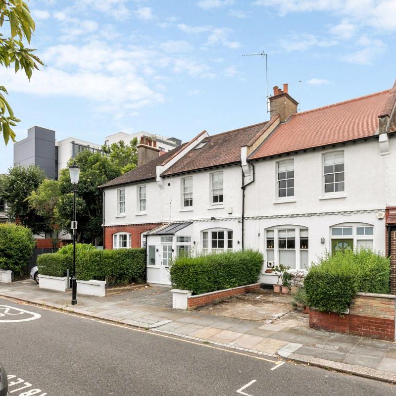 3 bedroom house in Notting Hill - Photo 1