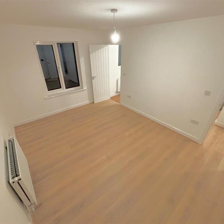 Verde Avenue, Bedford - Photo 1