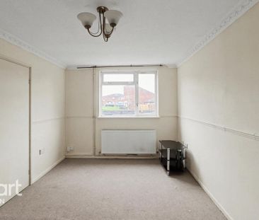 3 bedroom end of terrace house to rent - Photo 3