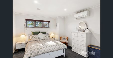 Stylish, Low-Maintenance Townhouse in Prime Briar Hill Location - Photo 3