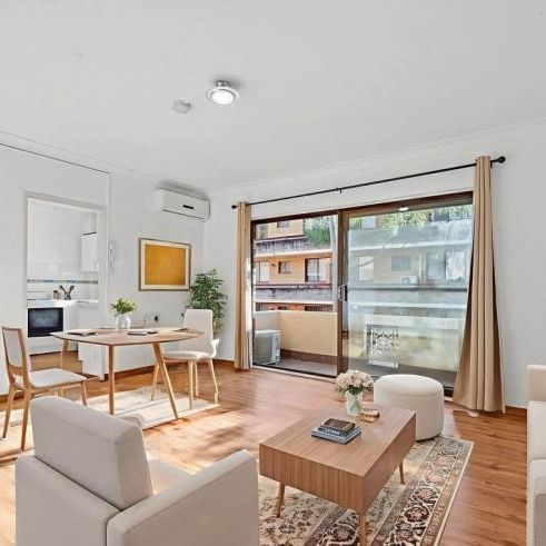 Convenient living in Homebush - Photo 1
