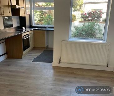 2 bedroom semi-detached house to rent - Photo 4