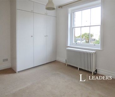 apartment to rent South Terrace, Littlehampton, West Sussex, BN17 - Photo 4