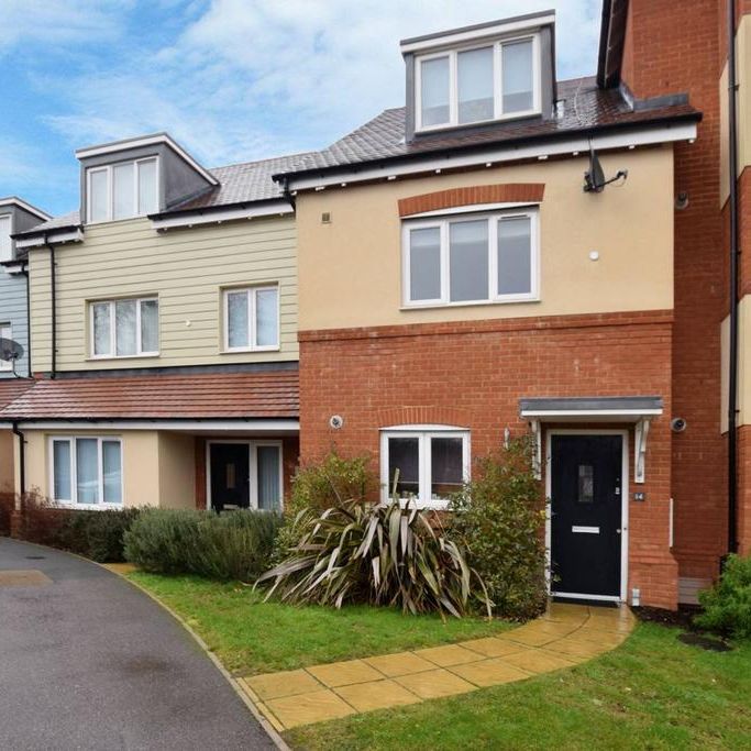 4 bedroom terraced house to rent - Photo 1