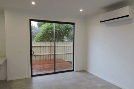 Modern Two Bedroom Townhouse - Photo 3