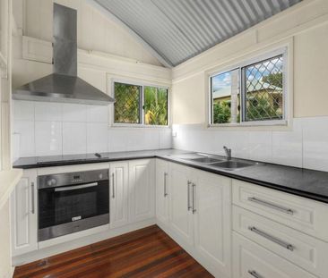 Charming Queenslander Home! - Photo 6