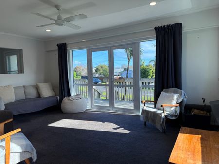 3-Bedroom Home in Prime Pakuranga Location - Photo 5
