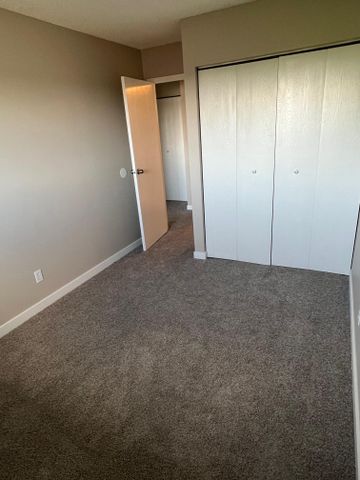 Spacious 2nd Floor 2 Bedroom Cat Friendly Suite in Clearview! - Photo 5