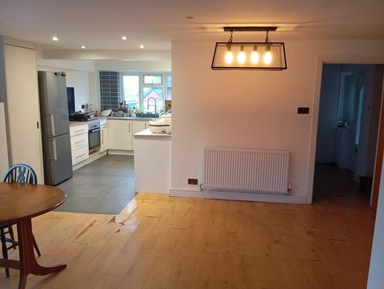 3 bedroom flat to rent - Photo 1