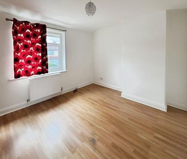 2 bedroom end of terrace house to rent - Photo 2