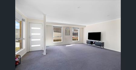 Modern Family Home - Photo 5