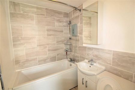 2 bedroom end of terrace house to rent - Photo 5