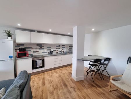 3 bedroom apartment to rent - Photo 5