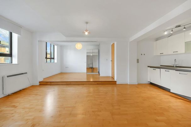 Studio to rent - Photo 1