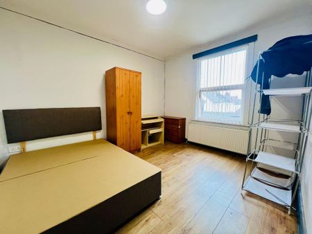 3 bedroom semi-detached house to rent - Photo 4