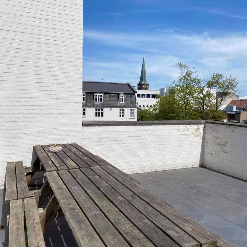 Stor flot lejlighed midt i Aarhus - Photo 1