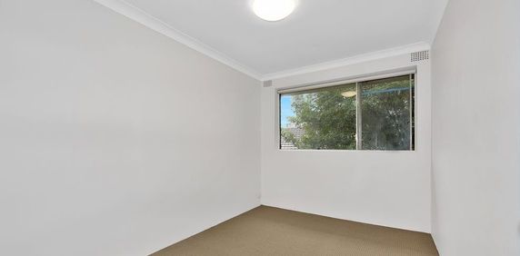 Light Filled Open Plan Living - Photo 2