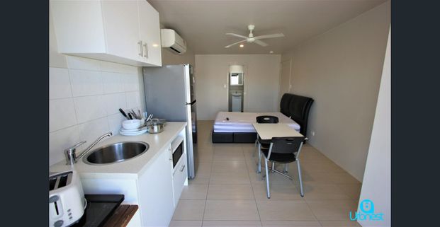 Fully self contained one bedroom unit - Photo 1
