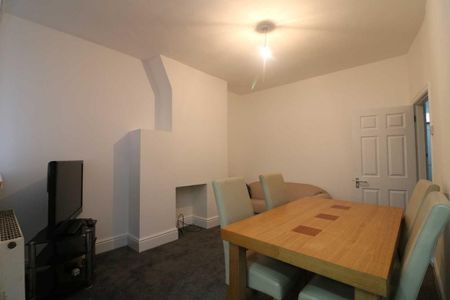 4 bedroom terraced house to rent - Photo 2
