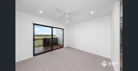 Large 4 Bedroom Townhome with Golf Course Views - Photo 4