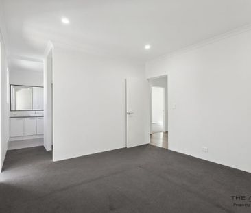 Stunning 4 bedroom in beautiful Coogee - Photo 6