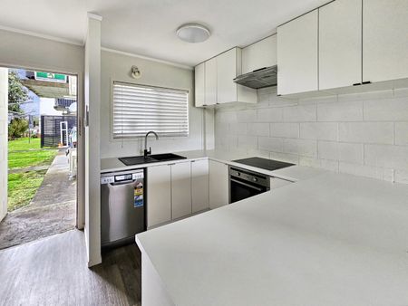 NEW LYNN - 2 Bedroom - Photo 2