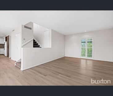 1/14 Webb Lane, East Melbourne, Vic 3002 - Photo 1