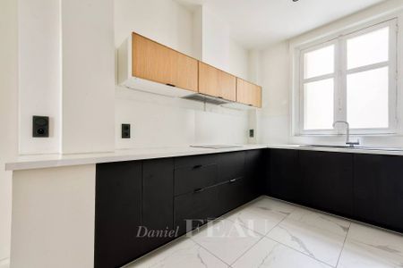 Location appartement, Paris 7ème (75007), 5 pièces, 136.14 m², ref 86462192 - Photo 3