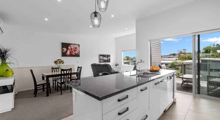 Modern 3-Bedroom Townhouse in Victoria Key Gat... - Photo 4