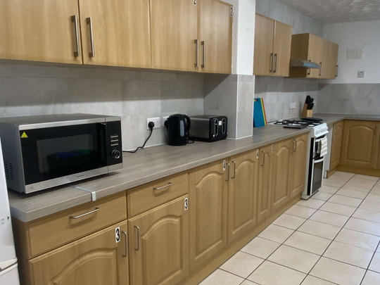 A Comfortable HMO In Oxford Room 2 - Photo 1